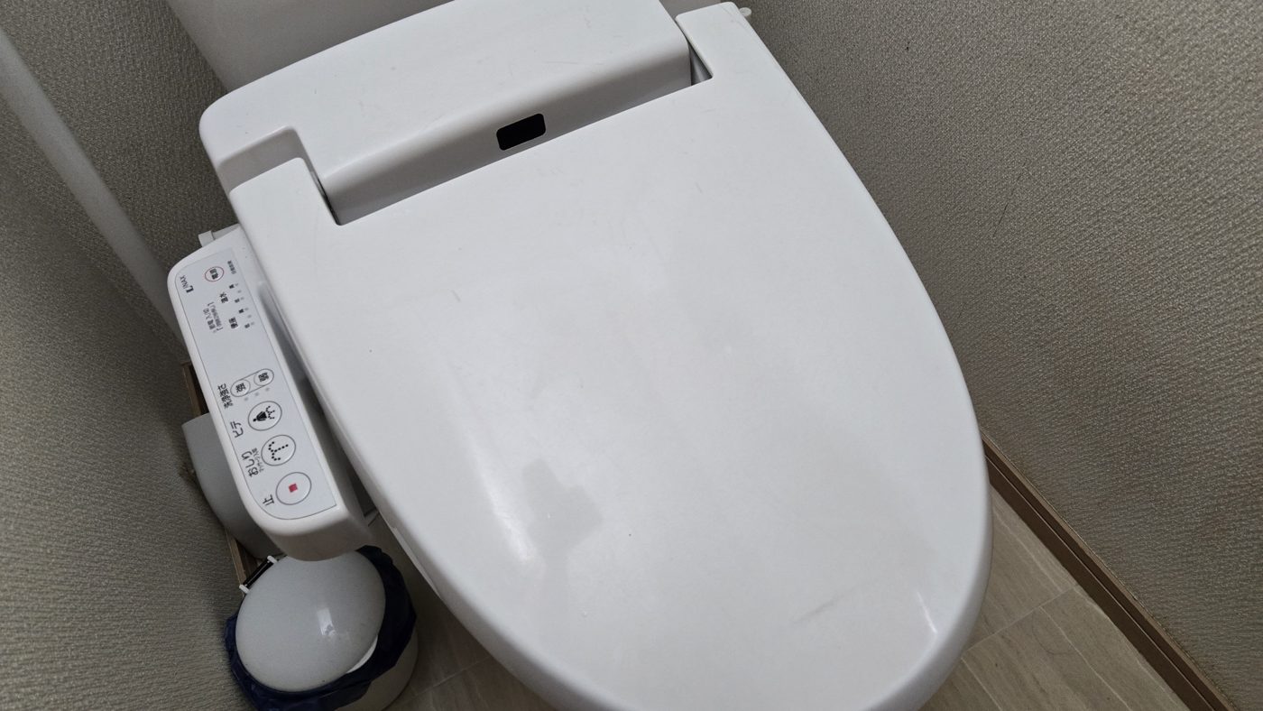 ダスキン作業後の便座のフタ